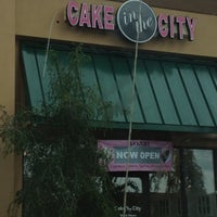 Снимок сделан в Cake In The City пользователем Miss Nellom 8/29/2012