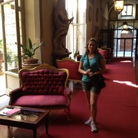 รูปภาพถ่ายที่ Palazzo Magnani Feroni, all Suites โดย Loura C. เมื่อ 7/15/2012