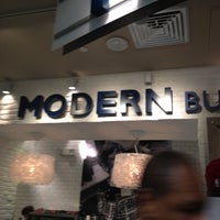 Das Foto wurde bei Modern Burger von Summer H. am 7/2/2012 aufgenommen