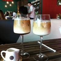 Foto tomada en Lavinier Coffee &amp;amp; Bistro  por Wai Leng 와. el 8/20/2012