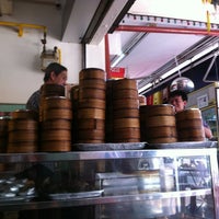 Photo taken at Hua Nan Coffee Shop by Brian A. on 9/2/2012