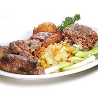 Das Foto wurde bei Ackee Bamboo Jamaican Cuisine von Ackee B. am 3/21/2012 aufgenommen