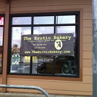 Das Foto wurde bei The Erotic Bakery von Uncle C. am 3/13/2012 aufgenommen