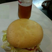 รูปภาพถ่ายที่ Antiguo Orange Burger โดย Miguel Á. E. เมื่อ 4/7/2012