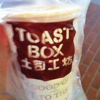 Photo taken at Toast Box 土司工坊 by Tuna T. on 4/16/2012