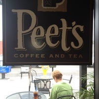 Foto tomada en Peet&amp;#39;s Coffee &amp;amp; Tea  por Joanne P. el 8/15/2012
