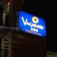 Photo taken at Vagabond Inn Executive Sacramento Old Town by I love bacon. on 6/24/2012