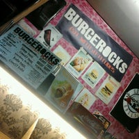Foto tirada no(a) Burgerocks por Nadeeya Eli em 4/10/2012