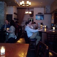 Foto tirada no(a) The Tangled Vine Wine Bar &amp;amp; Kitchen por Teresa K. em 6/4/2012