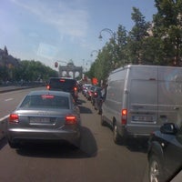Photo taken at Jubelparktunnel / Tunnel Cinquantenaire by Nuyens F. on 6/14/2012
