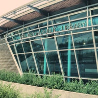 Foto tirada no(a) Fullerton Public Library - Main Branch por Christopher D. em 6/22/2012