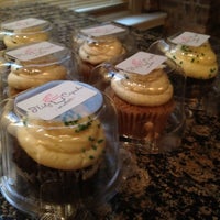 รูปภาพถ่ายที่ Flirty Cupcakes on Wheels โดย Patrick G. เมื่อ 3/16/2012