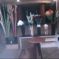 Photo taken at ร้านดอกไม้ @ โรงแรมเดอะทวินทาวเวอร์ by Thaweechai B. on 2/29/2012