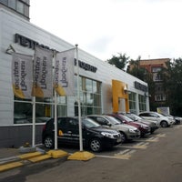 Photo taken at Renault на Варшавском - Петровский Автоцентр by Pavel Z. on 6/16/2012