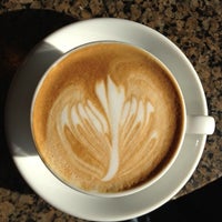 Foto tirada no(a) Peet&amp;#39;s Coffee &amp;amp; Tea por Brian K. em 5/7/2012