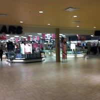 Foto diambil di Marlborough Mall oleh Stephane D. pada 4/3/2012