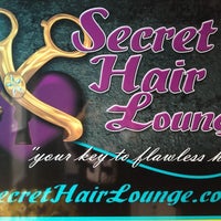 รูปภาพถ่ายที่ The Secret Hair Lounge โดย J S. เมื่อ 3/29/2012