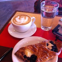 Foto scattata a Peace Coffee Shop da Nic B. il 3/25/2012