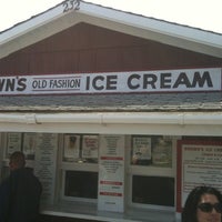 Photo taken at Brown&amp;#39;s Old Fashioned Ice Cream by Ranga N. on 4/28/2012