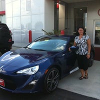 8/8/2012 tarihinde Rhonda M.ziyaretçi tarafından Walker Toyota'de çekilen fotoğraf
