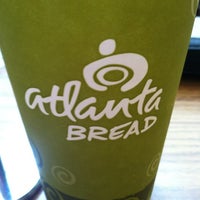 Foto tomada en Atlanta Bread Wilmington  por Sarah E. el 6/1/2012