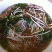Photo taken at Pho Hoa Noodle Soup by Fukiko T. on 3/29/2012