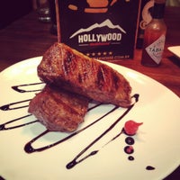 Foto tirada no(a) Hollywood Steakhouse por Leandro M. em 5/22/2012