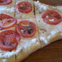 Снимок сделан в Crust Pizza &amp;amp; Wine Cafe пользователем Ripp C. 3/16/2012