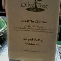 Foto tomada en Olive Tree Cafe  por Derek D. el 2/11/2012