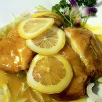 รูปภาพถ่ายที่ Chopstix Restaurant โดย Amber G. เมื่อ 4/7/2012