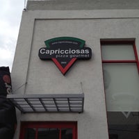 3/27/2012에 Hector R.님이 Capricciosas pizza gourmet에서 찍은 사진