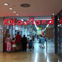 รูปภาพถ่ายที่ Kaufland โดย Kenan D. เมื่อ 7/23/2012