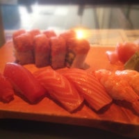 Foto scattata a Narita Sushi Bar da Lina E. il 6/7/2012