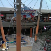 รูปภาพถ่ายที่ Knoxville Center Mall โดย Omar Y. เมื่อ 5/5/2012