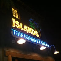 Foto tirada no(a) Islands Restaurant por Amanda W. em 2/13/2012