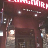 Photo taken at LongHorn Steakhouse by Luis G. on 3/13/2012