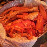Photo taken at Joe&#39;s Crab Shack by Victor v. on 8/18/2012