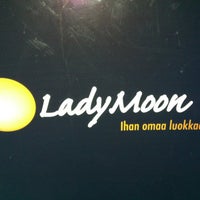 รูปภาพถ่ายที่ Lady Moon โดย Henri . เมื่อ 6/30/2012