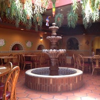 5/12/2012 tarihinde Sarah B.ziyaretçi tarafından Mexican Village'de çekilen fotoğraf