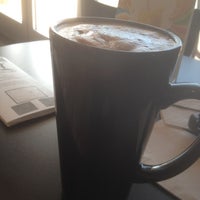 รูปภาพถ่ายที่ Coffee Grounz &amp;amp; Bake Shoppe โดย Irene C. เมื่อ 6/19/2012