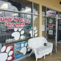 Снимок сделан в Dunk&amp;#39;n Dogs Dogwash and Professional Grooming пользователем FireRedChris 3/2/2012