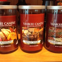 Das Foto wurde bei Yankee Candle Company von Aimee H. am 8/15/2012 aufgenommen