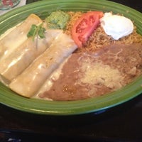 Das Foto wurde bei La Parrilla Mexican Restaurant von Bradley L. am 2/12/2012 aufgenommen