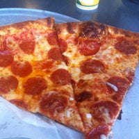 Foto scattata a Boston Style Pizza da Michael C. il 3/16/2012