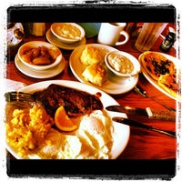 Photo taken at Cracker Barrel Old Country Store by Tansu G. on 9/3/2012