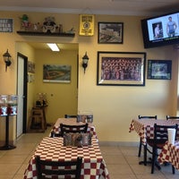 Foto scattata a Bambino&amp;#39;s East Coast Pizzeria da Sunshine D. il 5/24/2012