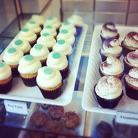 Photo taken at Treat Cupcakes by Mannasyle C. on 3/8/2012