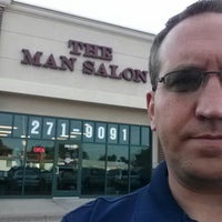 Foto tirada no(a) The Man Salon por Steve em 7/12/2012