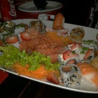 Foto tirada no(a) Sensei Lounge Sushi por Flavio P. em 5/21/2012