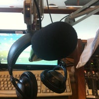 รูปภาพถ่ายที่ Hard Rock Radio 87.8FM โดย Riri D. เมื่อ 7/11/2012